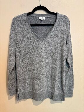 Lucky Brand Heather Gray V-Neck Lightweight Sweater, Side Slits, Small Petite